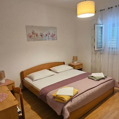 Apartmani Fani Supetar Eksteriør bilde