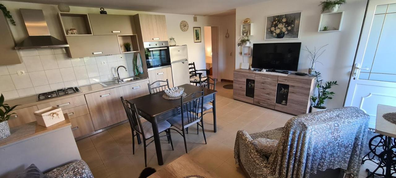 Apartmani Fani Supetar Eksteriør bilde