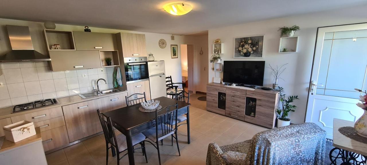 Apartmani Fani Supetar Eksteriør bilde